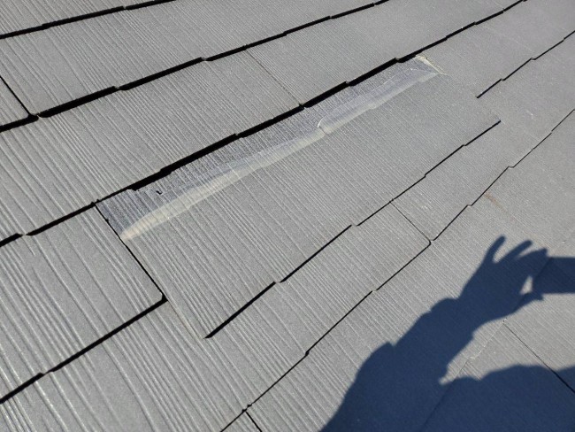 コロニアル屋根の割れ　完全に離脱